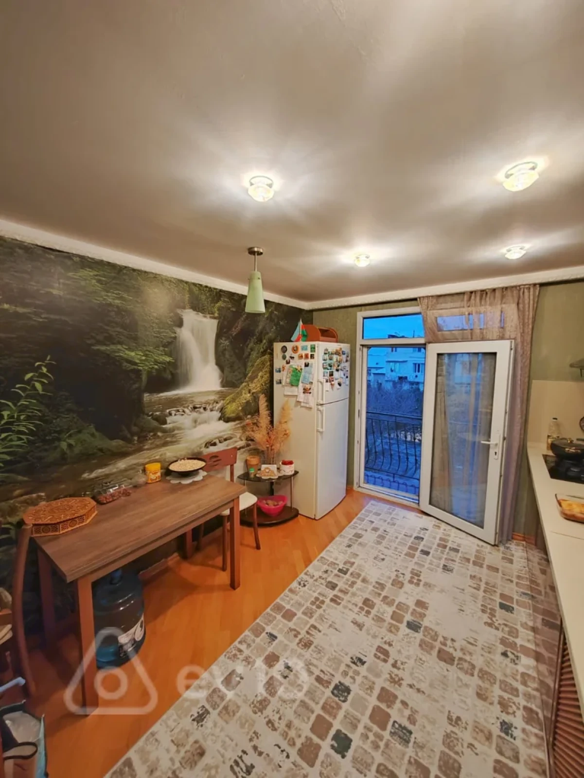 Satılır 2 otaqlı köhnə tikili 61 m²