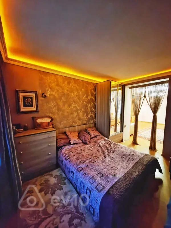 Satılır 2 otaqlı köhnə tikili 61 m²