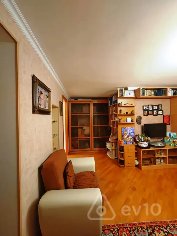 Satılır 2 otaqlı köhnə tikili 61 m²