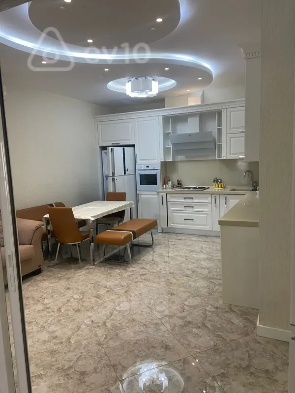 Kirayə verilir 4 otaqlı yeni tikili 200 m²