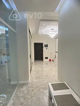 Kirayə verilir 4 otaqlı yeni tikili 200 m²