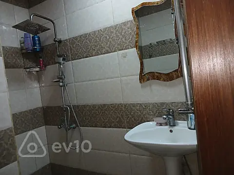 Kirayə verilir 2 otaqlı köhnə tikili 55 m²