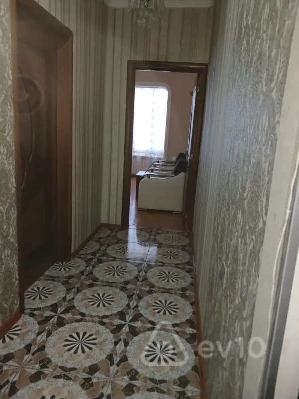 Kirayə verilir 2 otaqlı köhnə tikili 55 m²