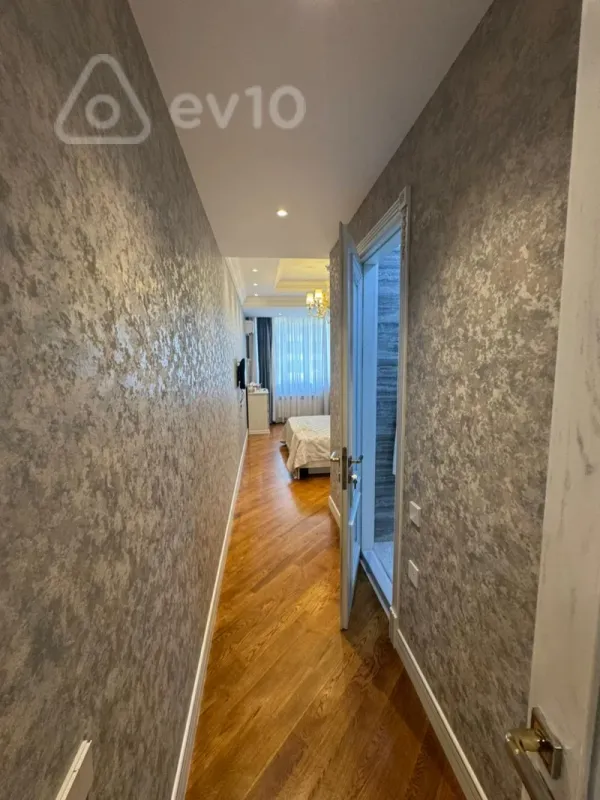 Kirayə verilir 3 otaqlı yeni tikili 130 m²