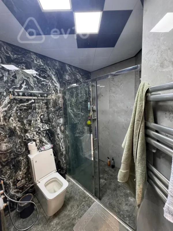 Kirayə verilir 3 otaqlı yeni tikili 130 m²