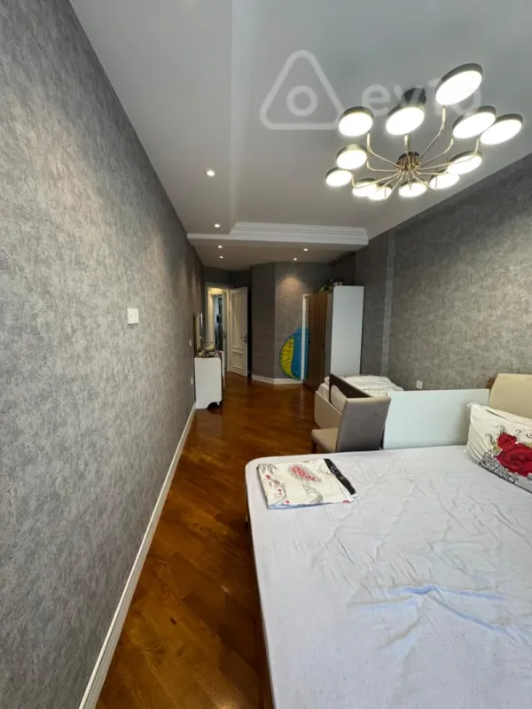 Kirayə verilir 3 otaqlı yeni tikili 130 m²
