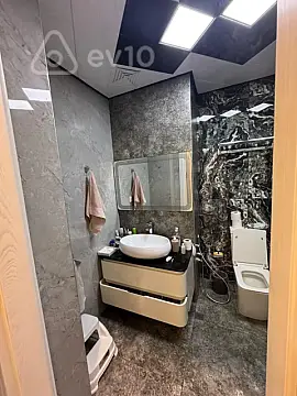 Kirayə verilir 3 otaqlı yeni tikili 130 m²