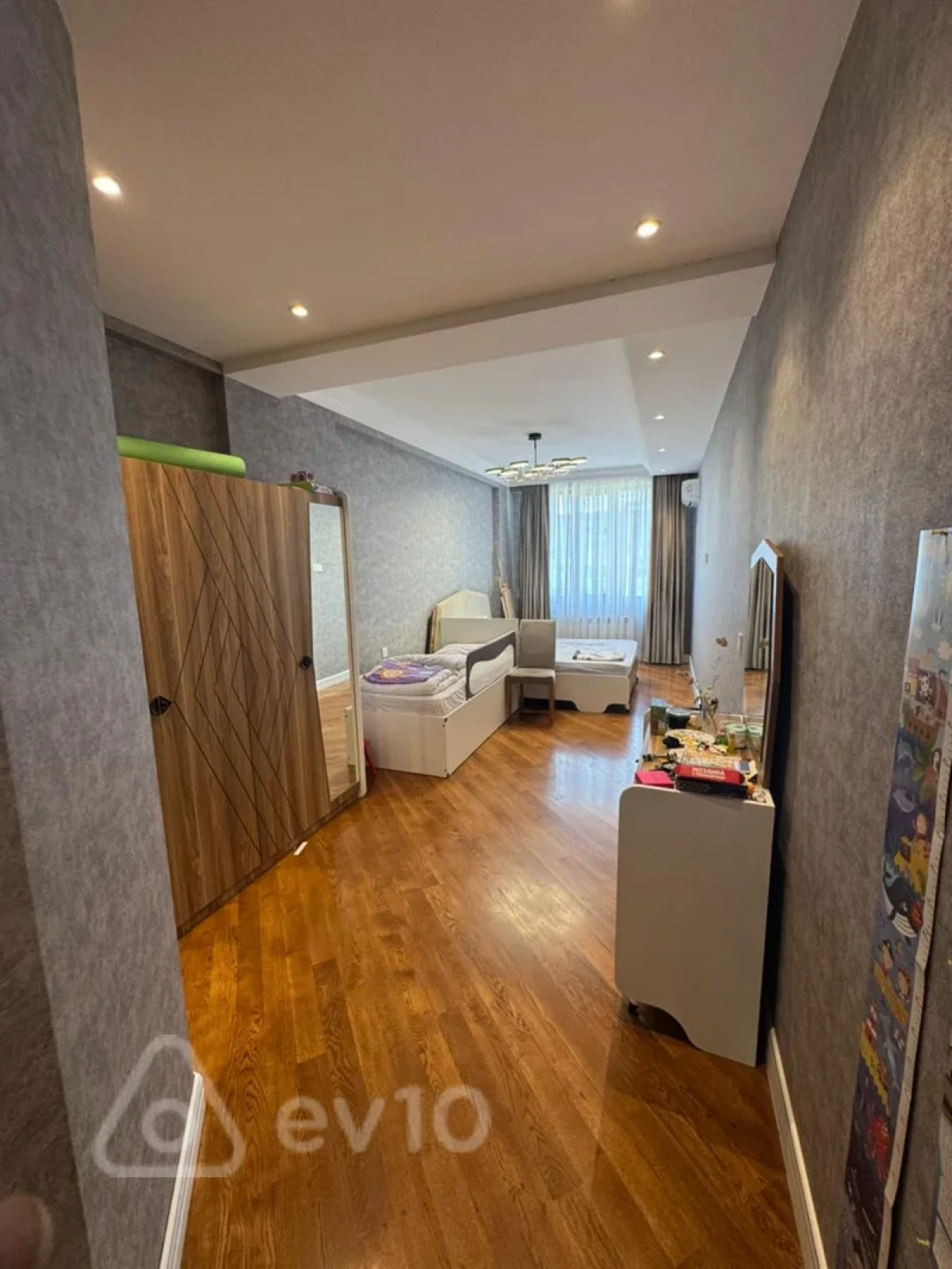 Kirayə verilir 3 otaqlı yeni tikili 130 m²
