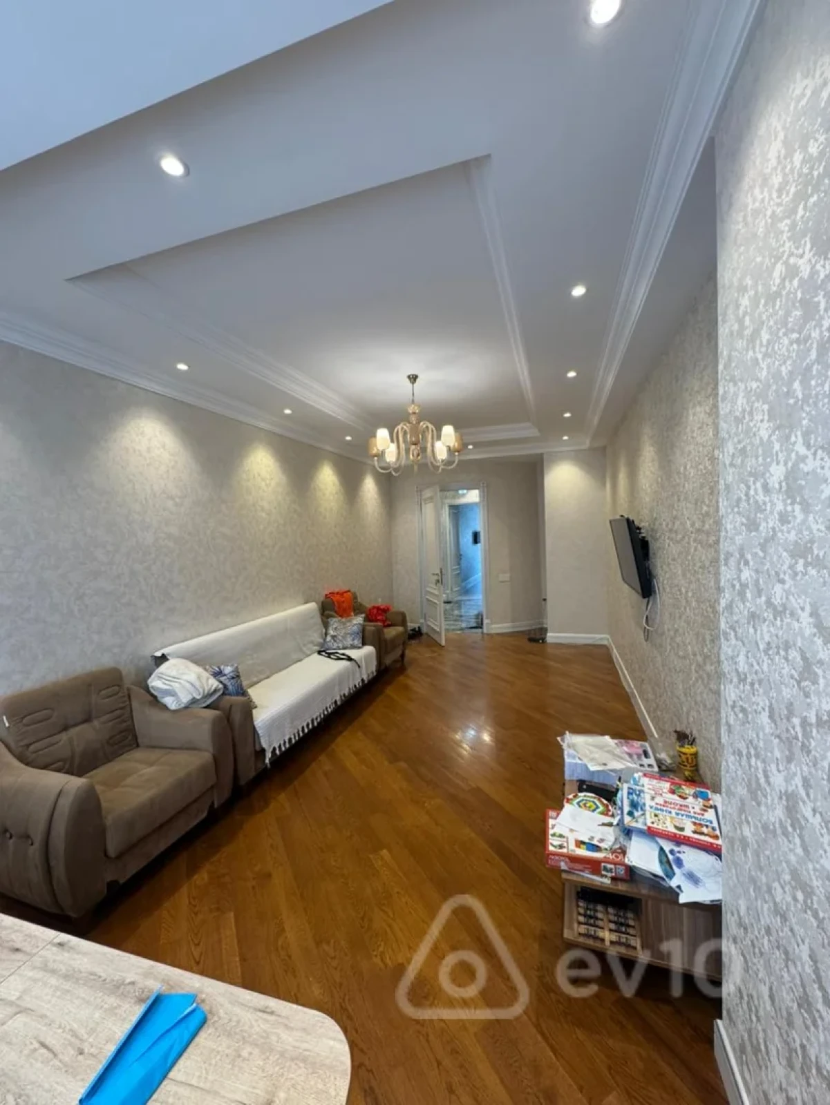 Kirayə verilir 3 otaqlı yeni tikili 130 m²