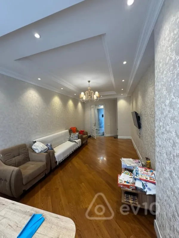 Kirayə verilir 3 otaqlı yeni tikili 130 m²