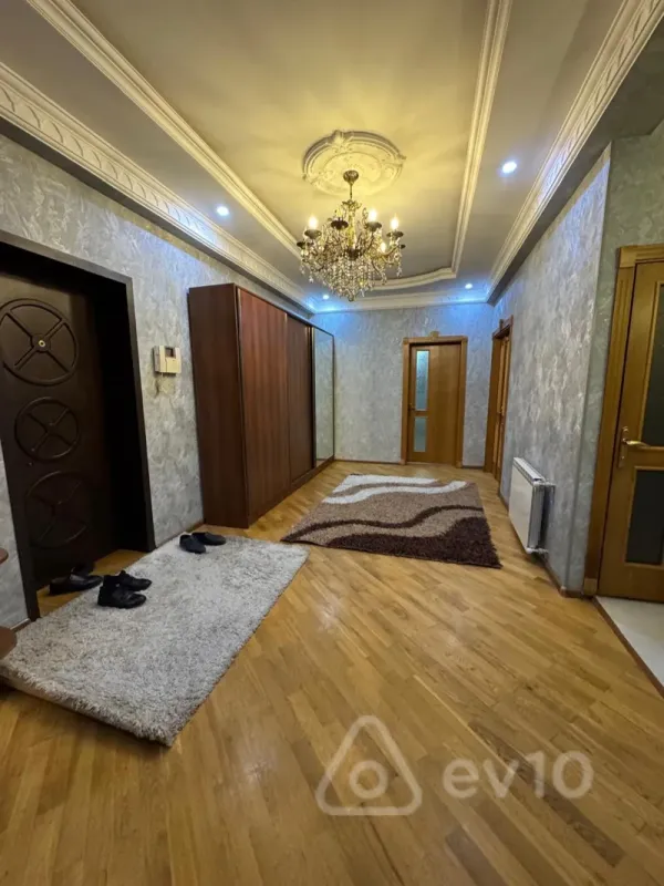 Satılır 3 otaqlı yeni tikili 125 m²