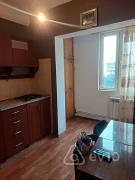 Kirayə verilir 2 otaqlı köhnə tikili 45 m²
