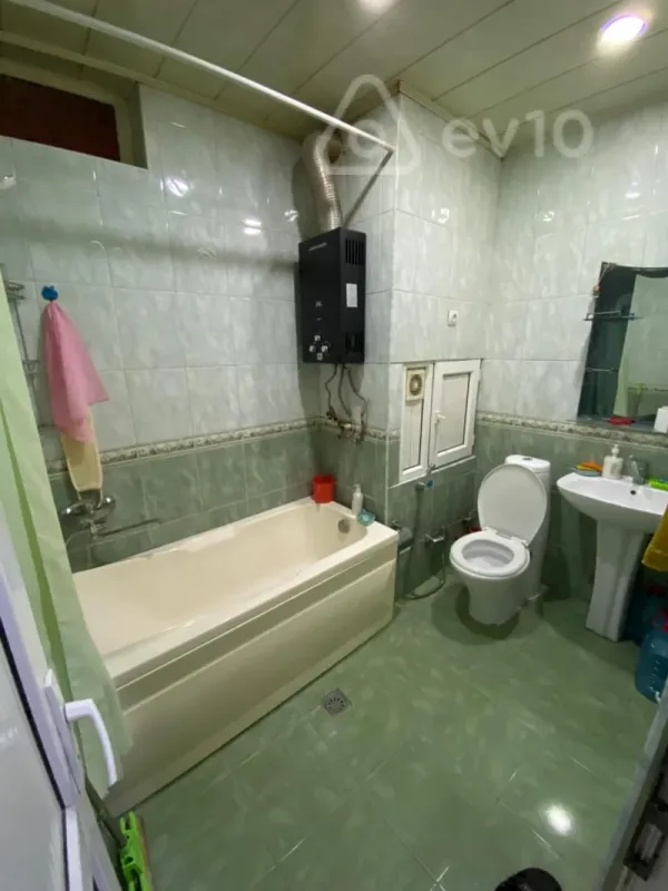 Kirayə verilir 2 otaqlı köhnə tikili 50 m²