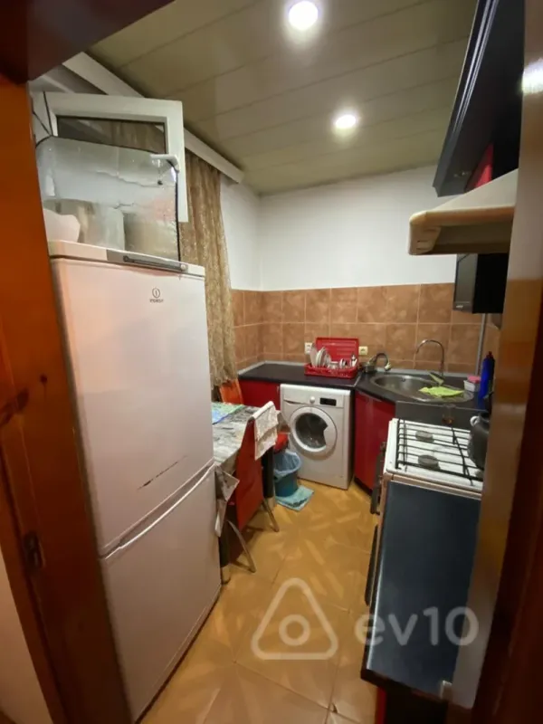Kirayə verilir 2 otaqlı köhnə tikili 50 m²