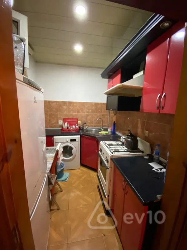 Kirayə verilir 2 otaqlı köhnə tikili 50 m²