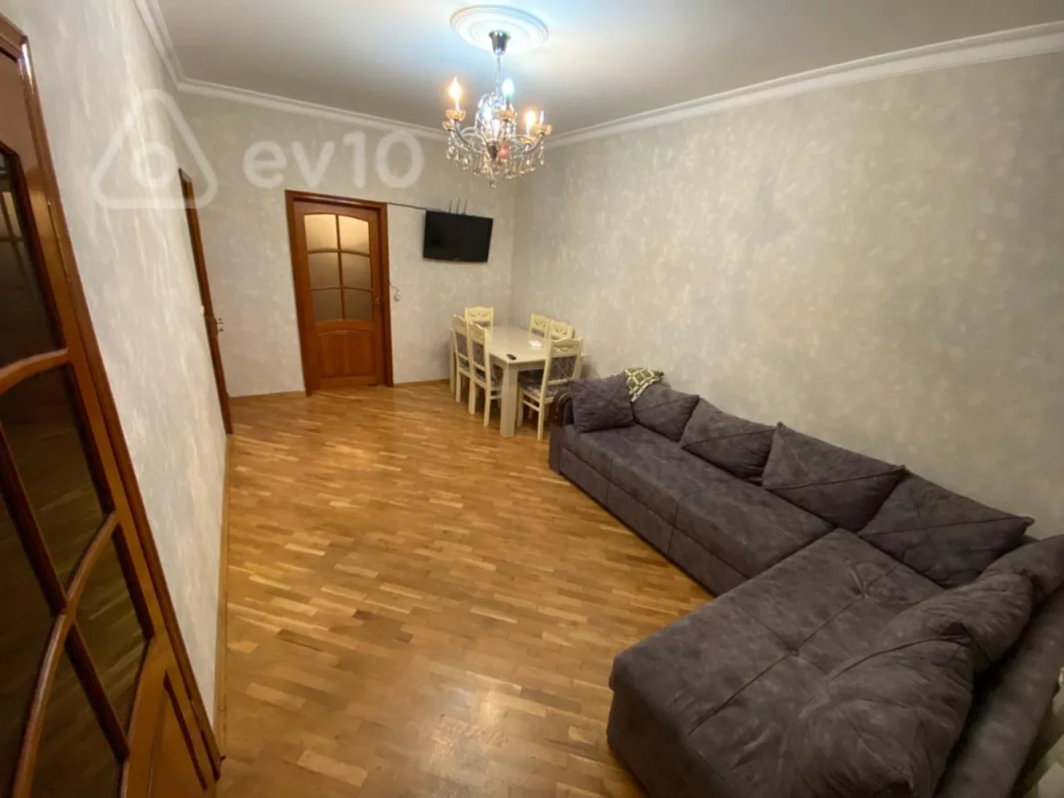 Kirayə verilir 2 otaqlı köhnə tikili 50 m²