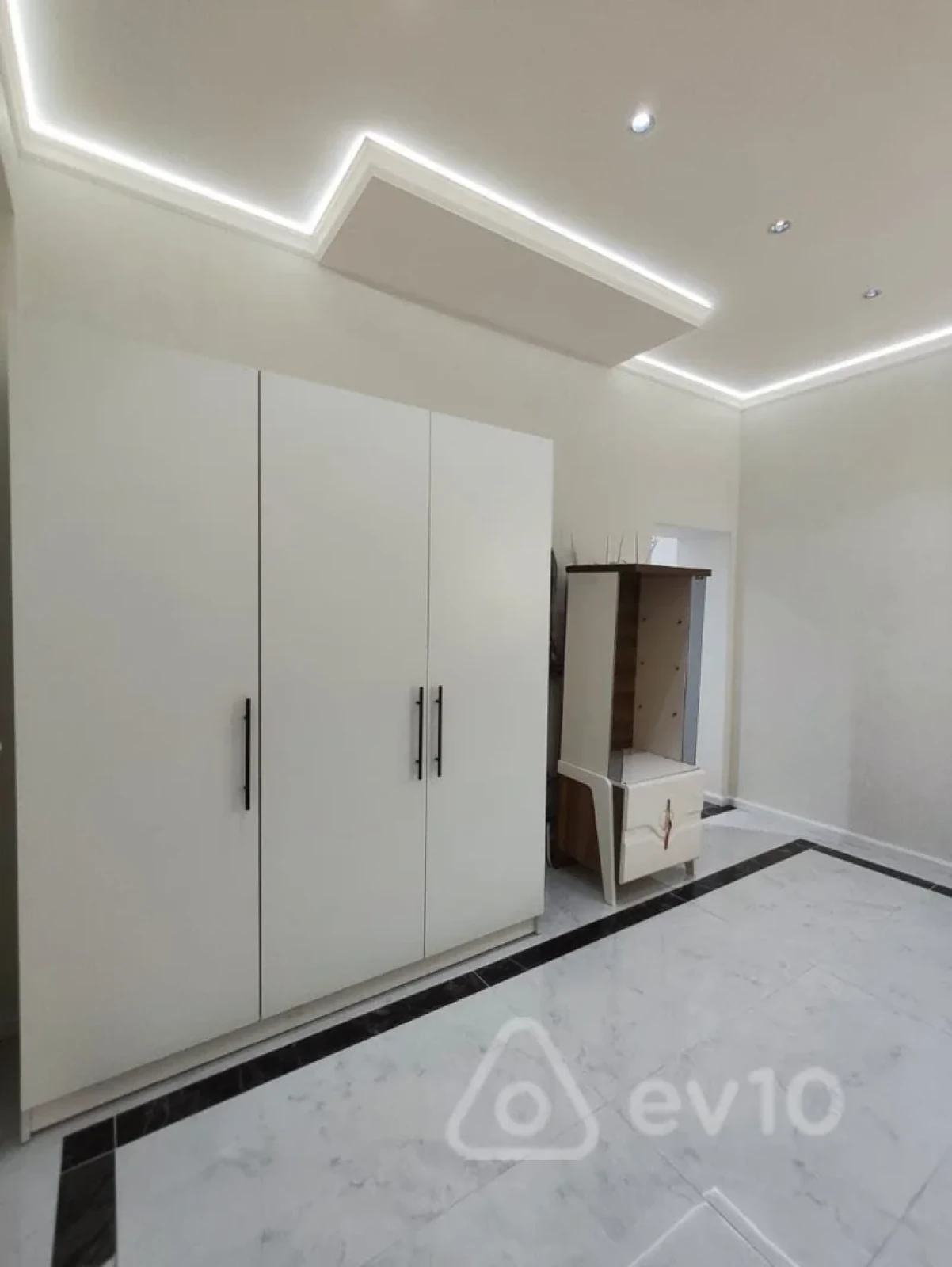 Kirayə verilir 2 otaqlı yeni tikili 80 m²
