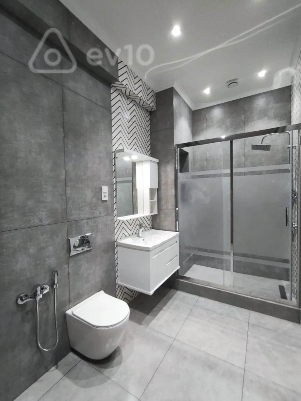 Kirayə verilir 2 otaqlı yeni tikili 80 m²