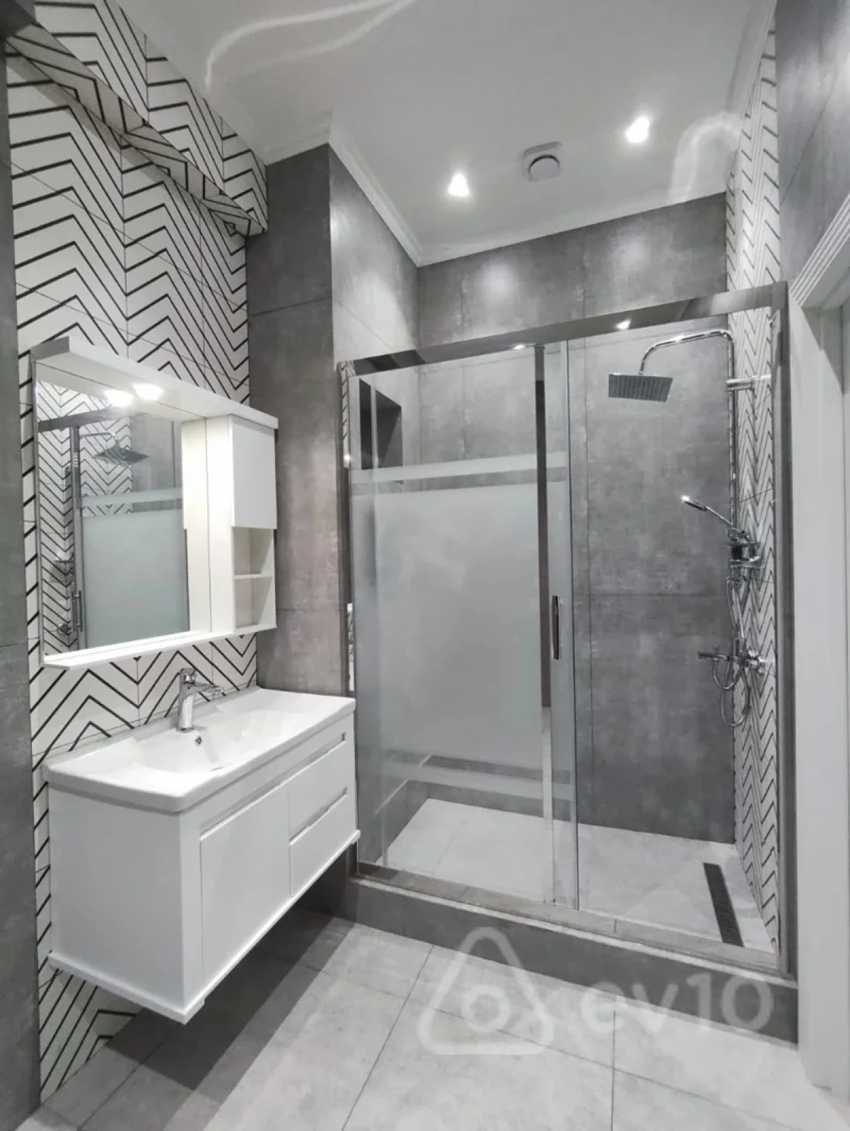 Kirayə verilir 2 otaqlı yeni tikili 80 m²