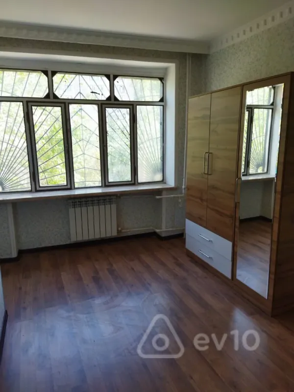 Kirayə verilir 2 otaqlı köhnə tikili 70 m²