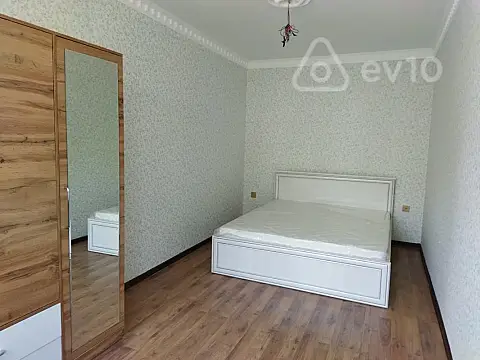 Kirayə verilir 2 otaqlı köhnə tikili 70 m²