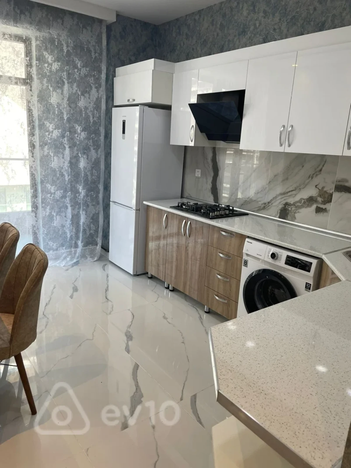Kirayə verilir 2 otaqlı yeni tikili 105 m²