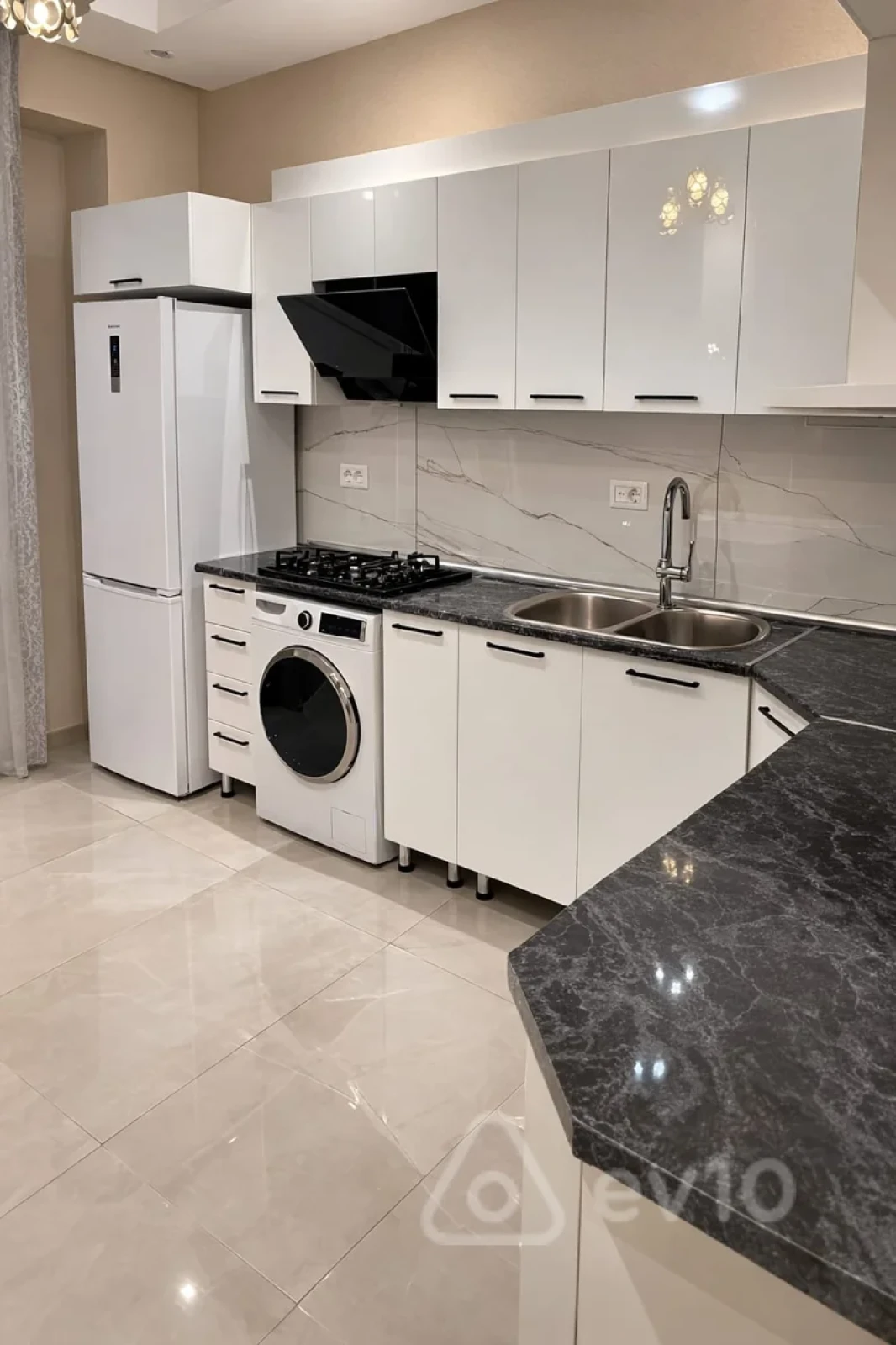 Kirayə verilir 2 otaqlı yeni tikili 105 m²