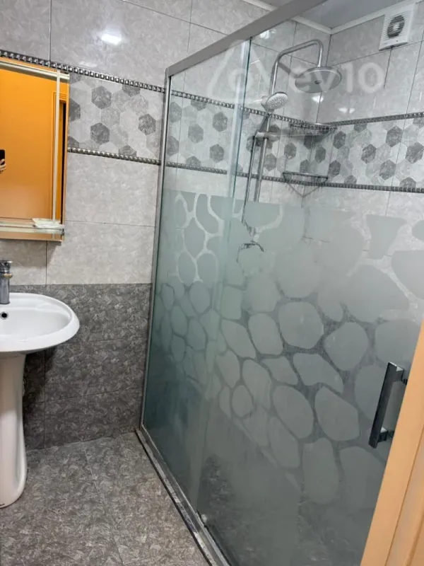 Kirayə verilir 3 otaqlı yeni tikili 90 m²