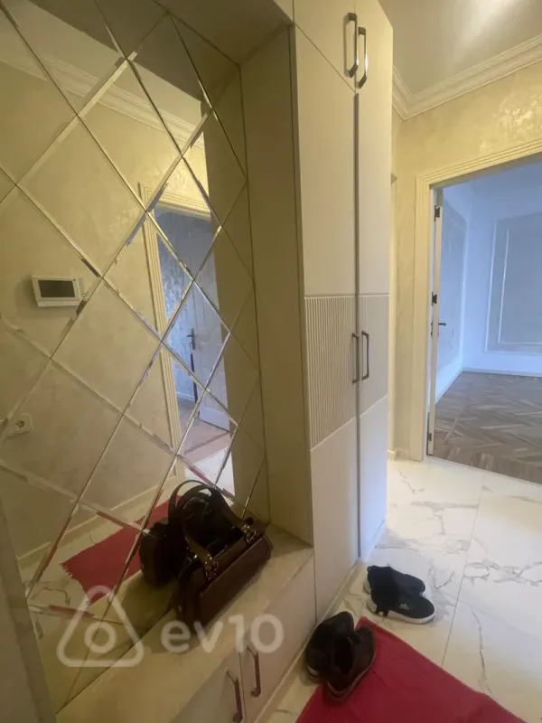 Satılır 3 otaqlı köhnə tikili 80 m²