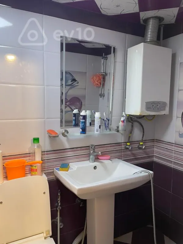 Kirayə verilir 2 otaqlı köhnə tikili 70 m²