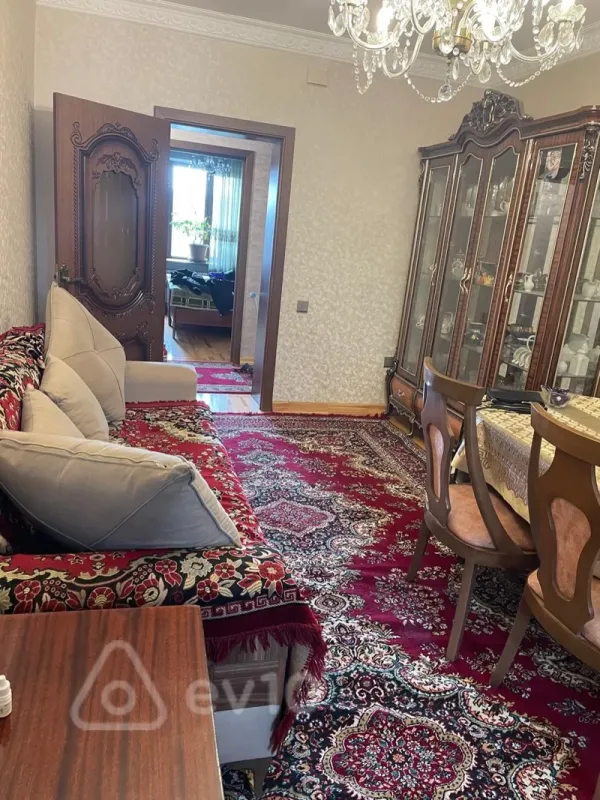 Kirayə verilir 2 otaqlı köhnə tikili 70 m²