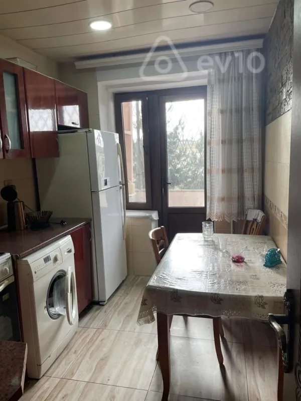 Kirayə verilir 2 otaqlı köhnə tikili 70 m²