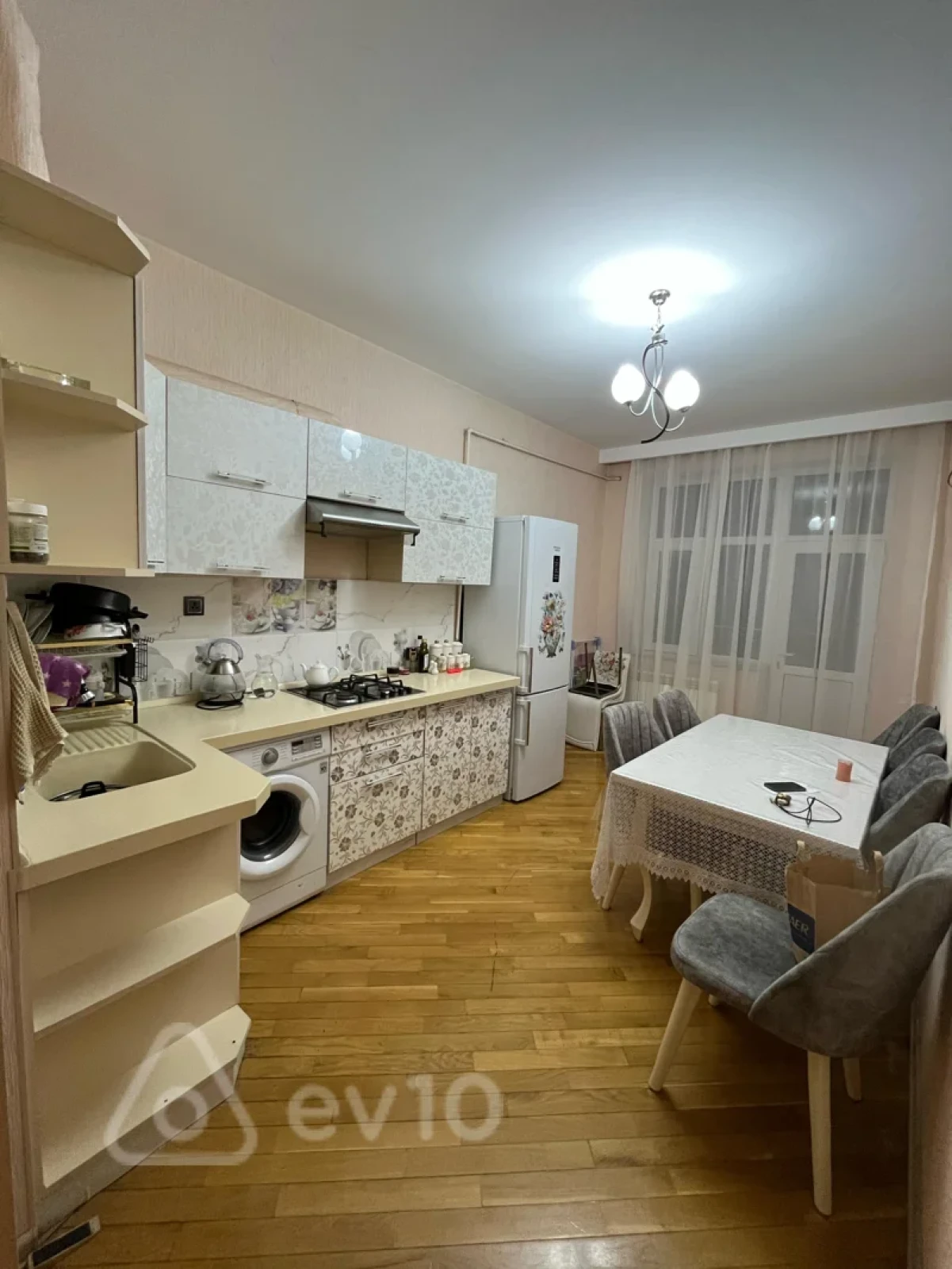 Kirayə verilir 2 otaqlı yeni tikili 70 m²
