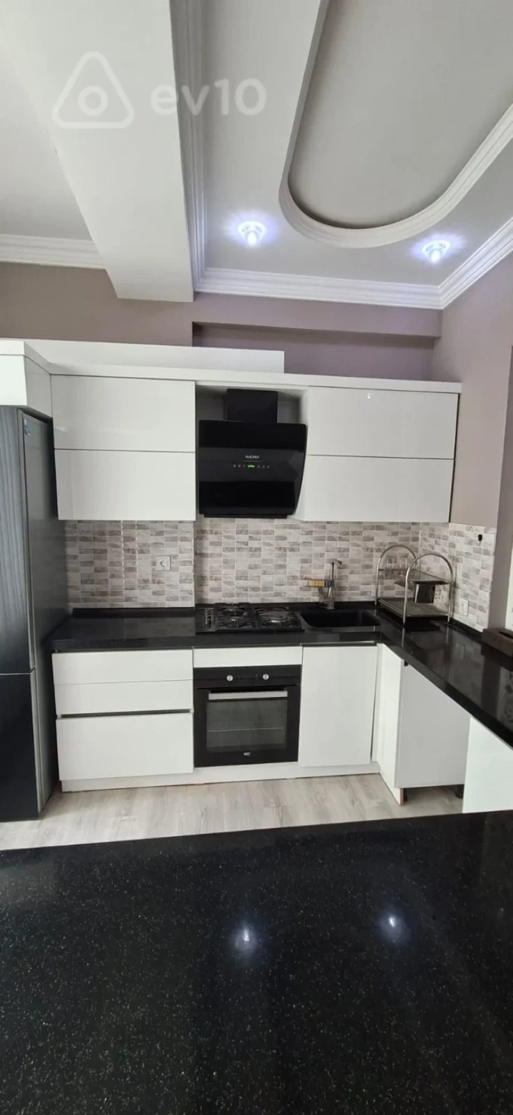Kirayə verilir 3 otaqlı yeni tikili 110 m²