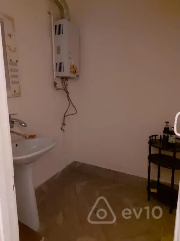 Kirayə verilir 1 otaqlı köhnə tikili 45 m²