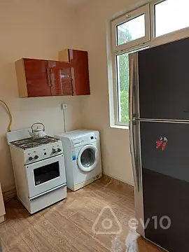 Kirayə verilir 1 otaqlı köhnə tikili 45 m²