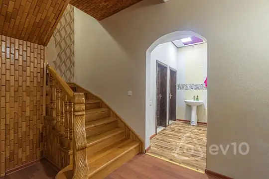 Satılır 4 otaqlı həyət evi 200 m²