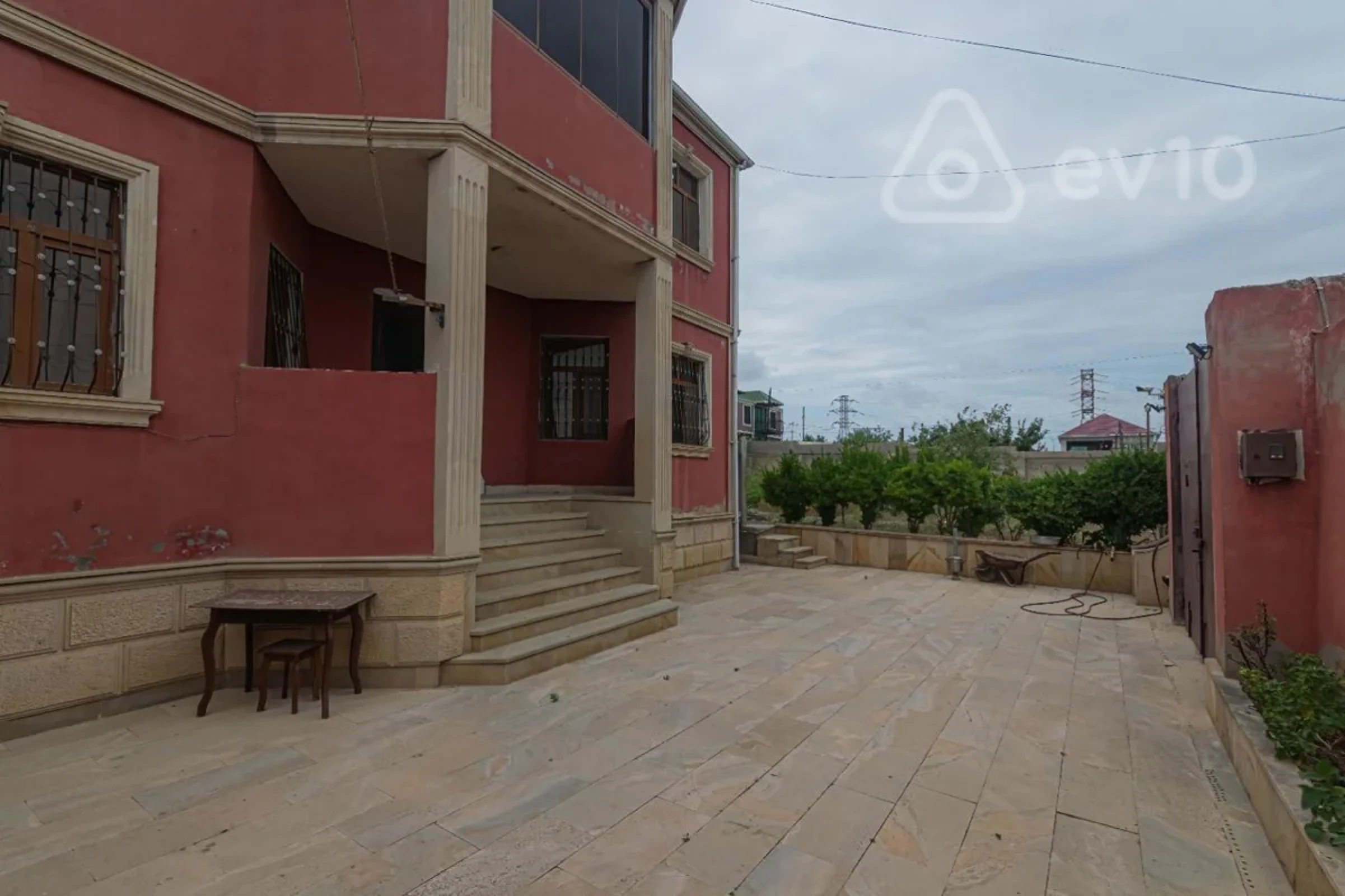 Satılır 4 otaqlı həyət evi 200 m²
