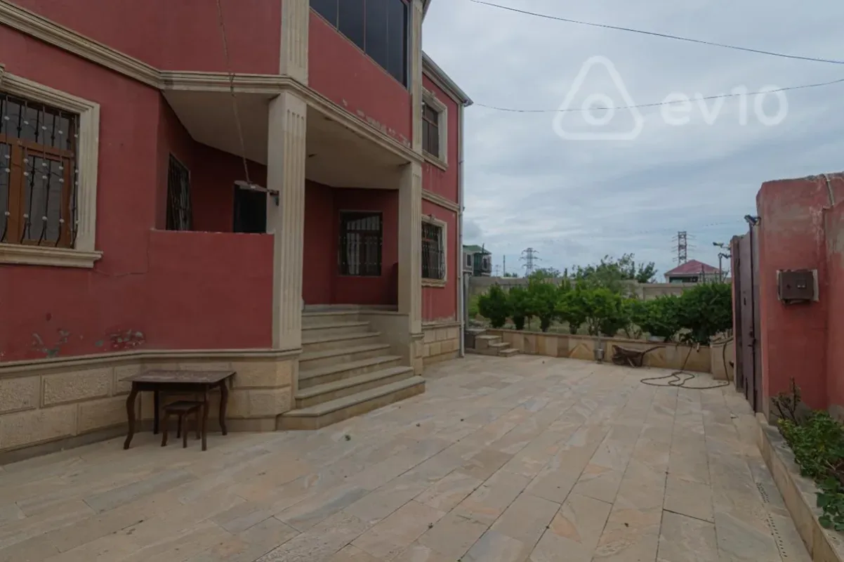 Satılır 4 otaqlı həyət evi 200 m²