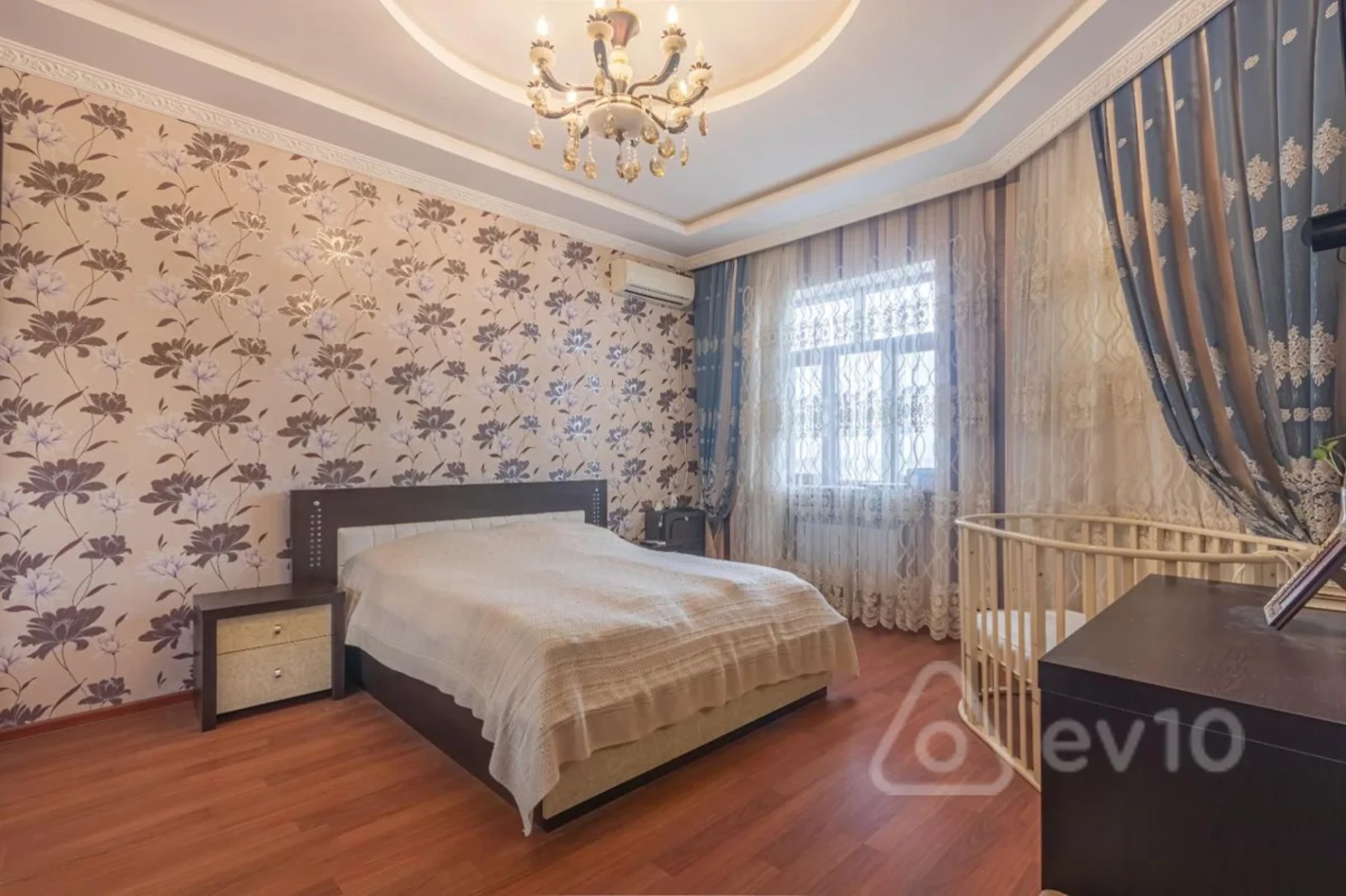 Satılır 4 otaqlı həyət evi 200 m²