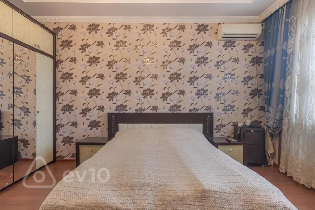 Satılır 4 otaqlı həyət evi 200 m²