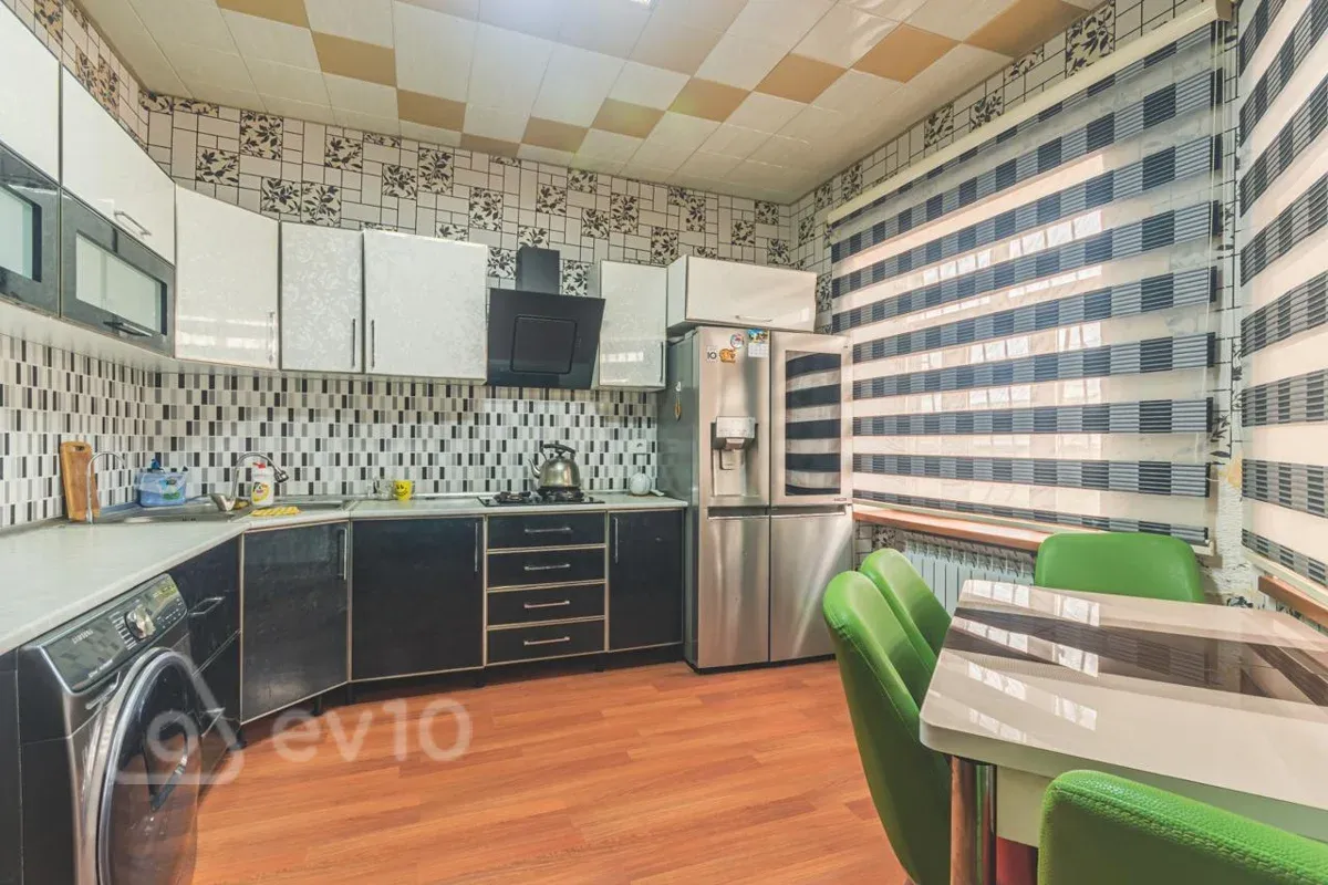 Satılır 4 otaqlı həyət evi 200 m²