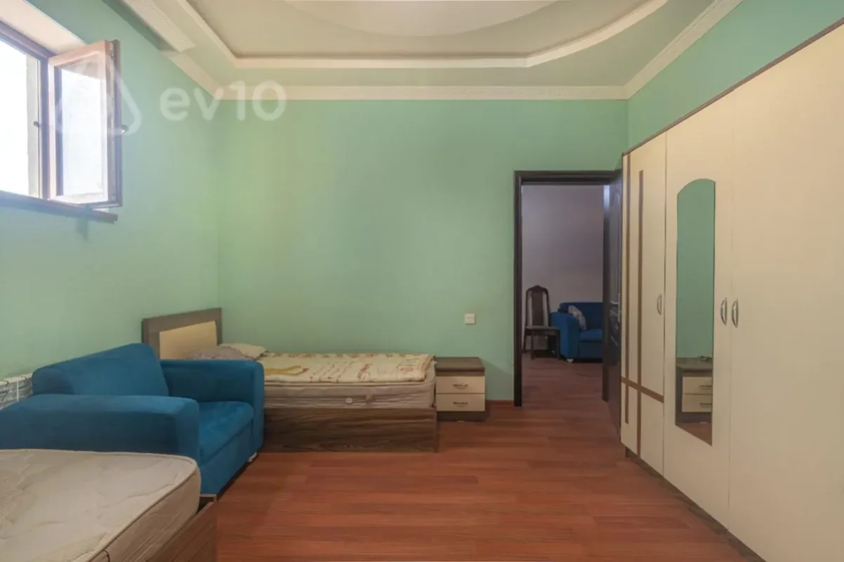 Satılır 4 otaqlı həyət evi 200 m²