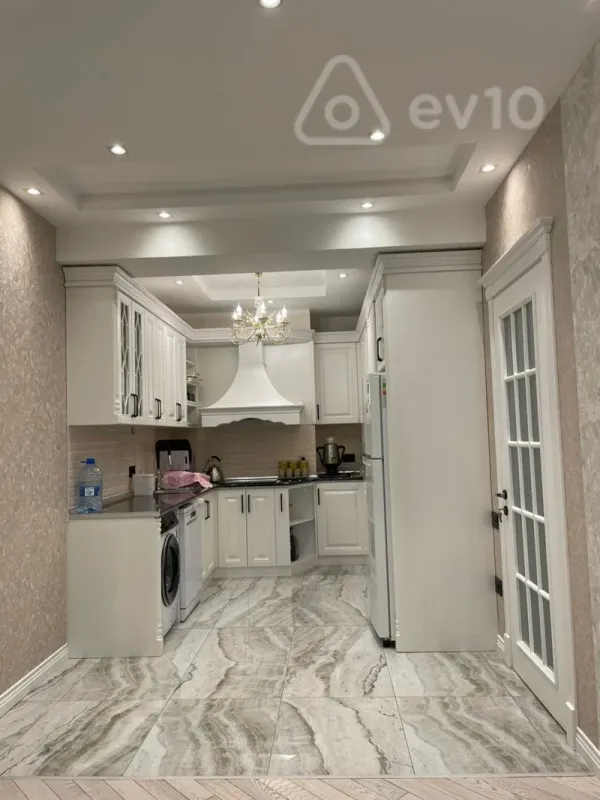 Kirayə verilir 2 otaqlı yeni tikili 73 m²