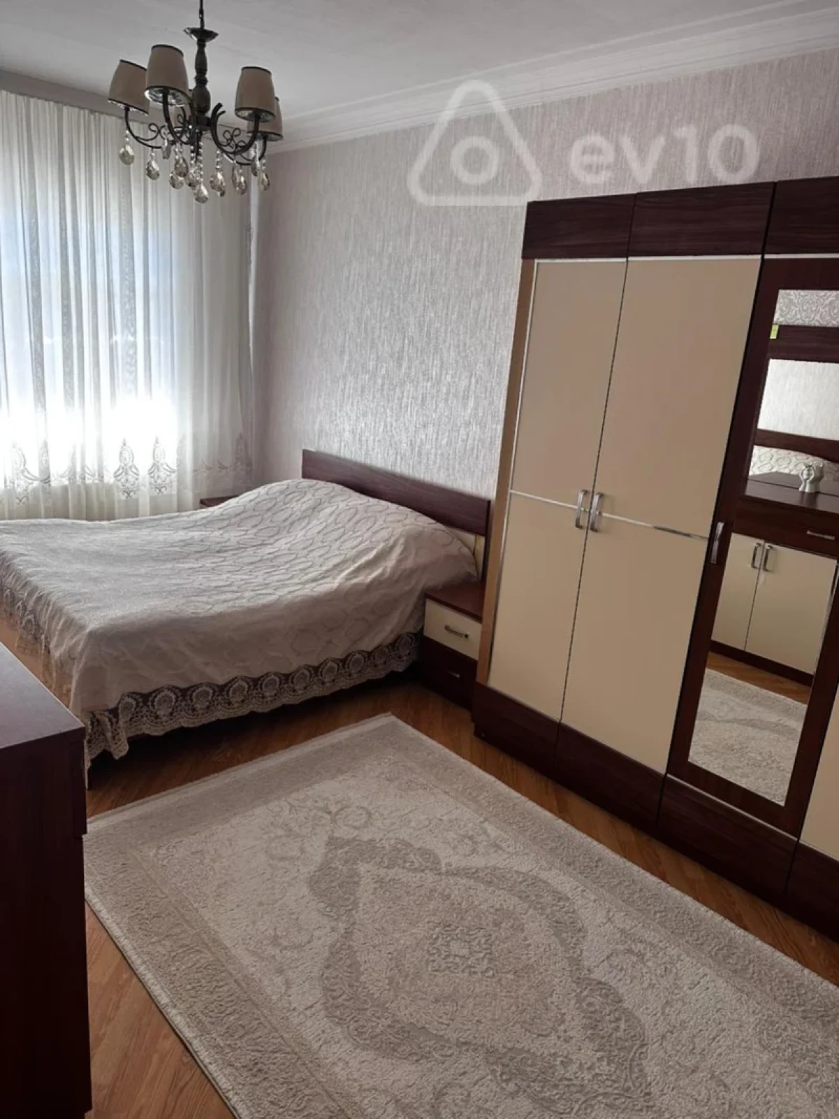 Satılır 4 otaqlı köhnə tikili 110 m²
