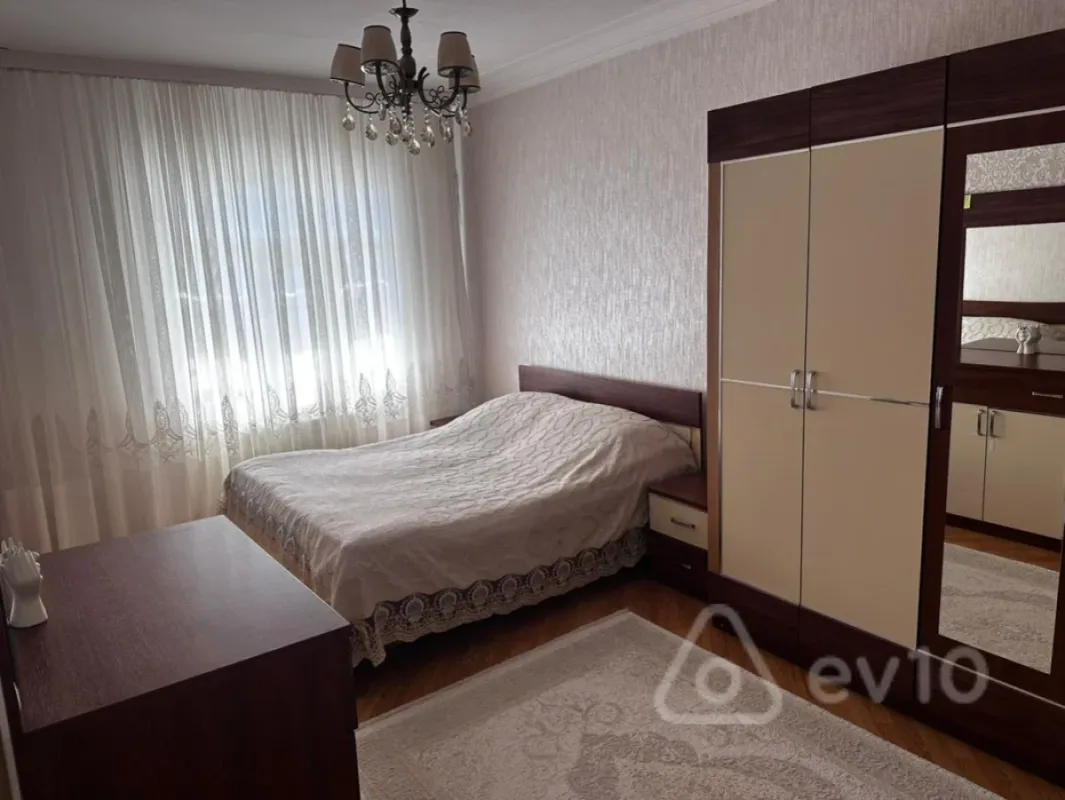 Satılır 4 otaqlı köhnə tikili 110 m²