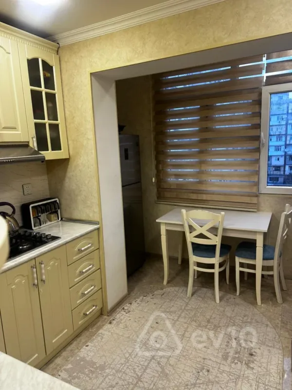 Satılır 4 otaqlı köhnə tikili 110 m²