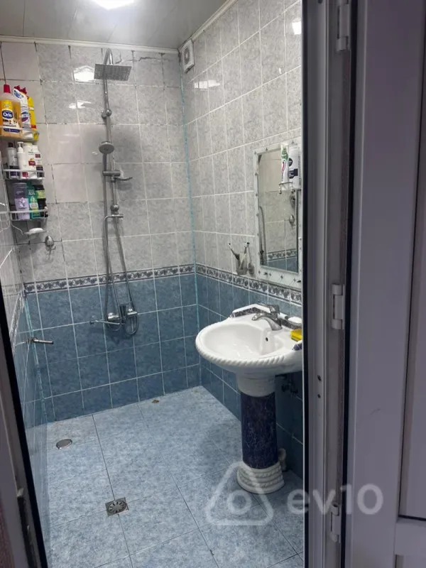 Satılır 4 otaqlı köhnə tikili 110 m²