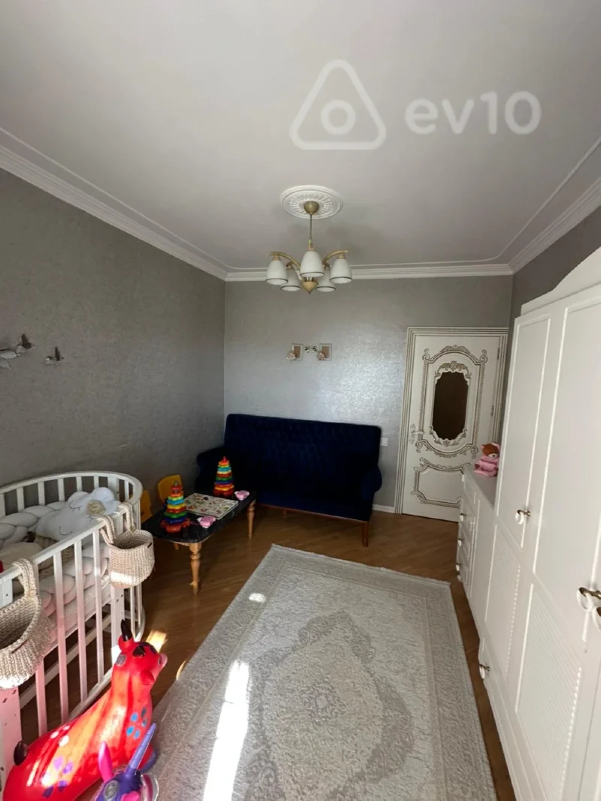 Satılır 4 otaqlı köhnə tikili 110 m²