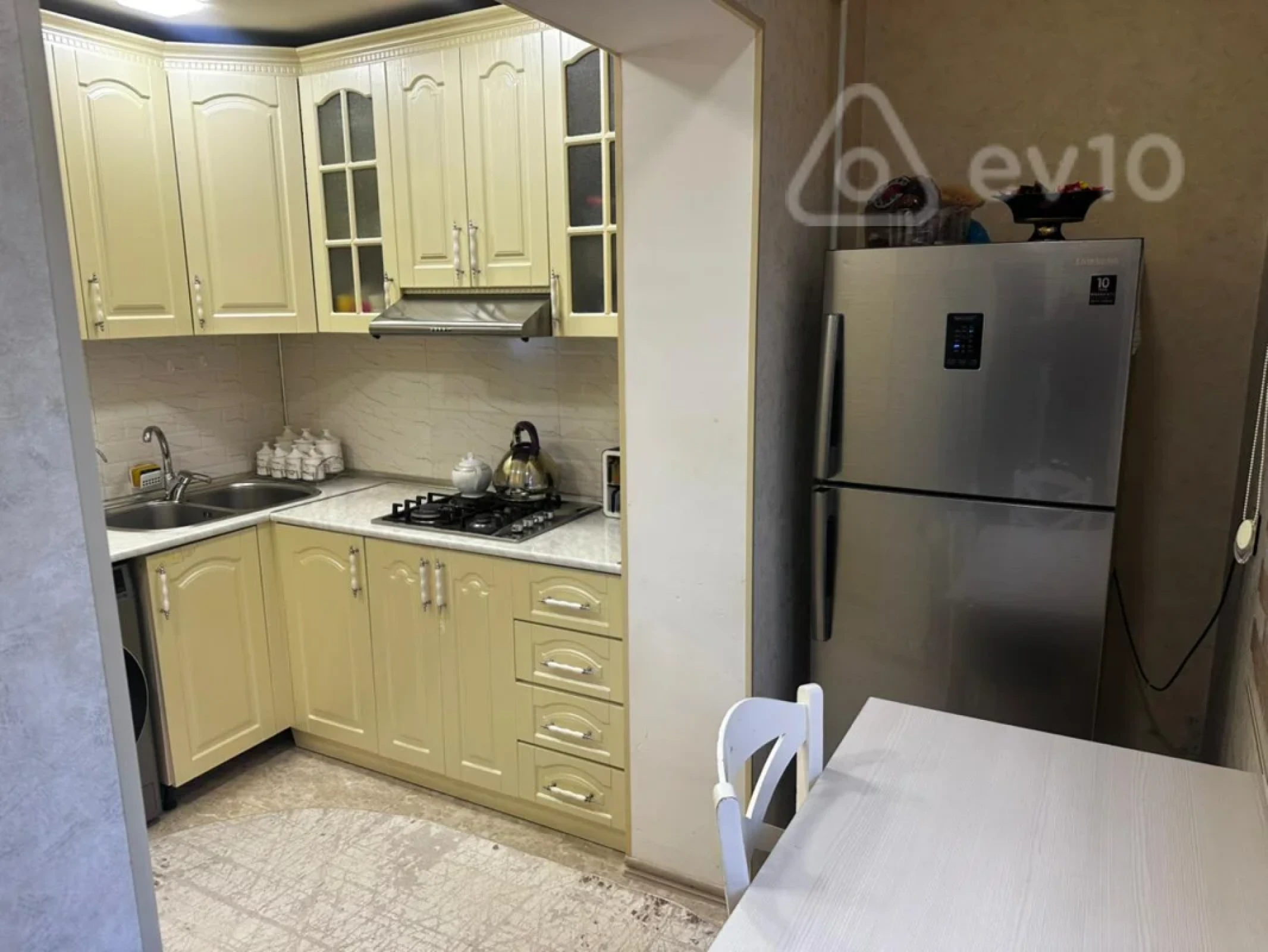 Satılır 4 otaqlı köhnə tikili 110 m²